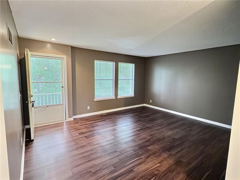 301 E 17th St, Kearney, MO 64060