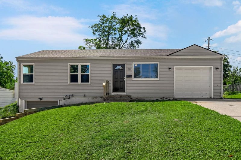 116 N Peck Dr, Independence, MO 64056