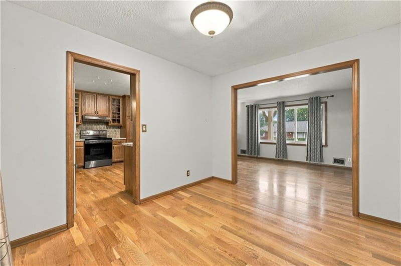 16312 E 38th St S, Independence, MO 64055