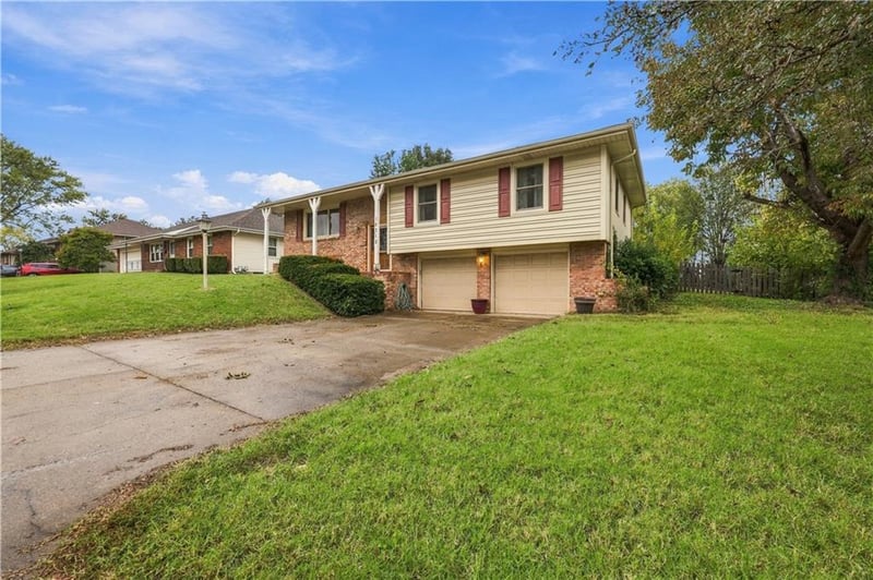 16312 E 38th St S, Independence, MO 64055