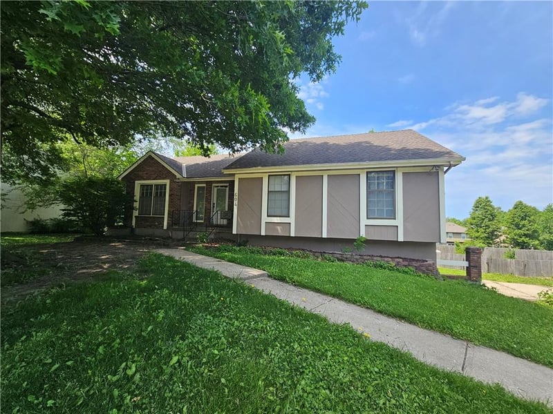 604 Martin St, Raymore, MO 64083