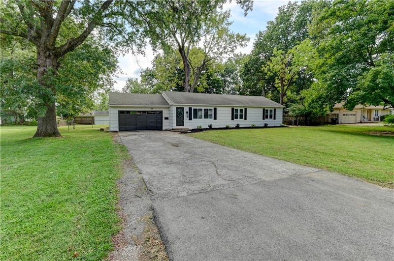 9409 E 65th St, Raytown, MO 64133
