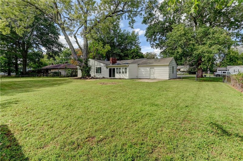 9409 E 65th St, Raytown, MO 64133