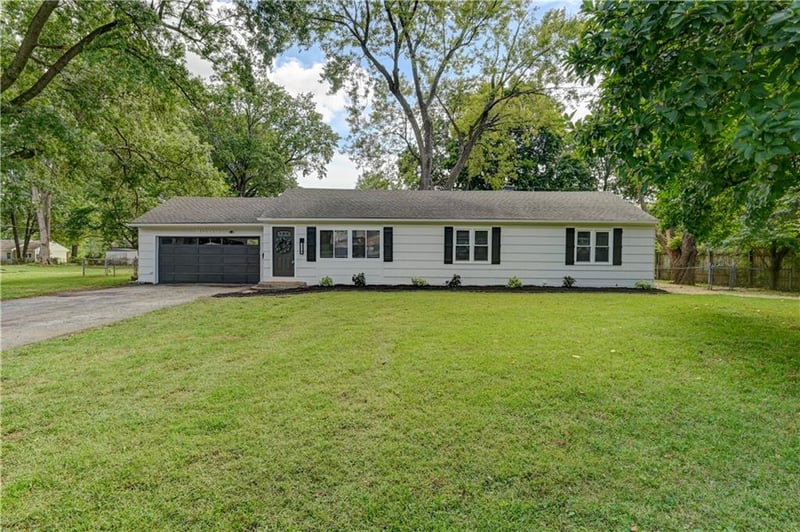 9409 E 65th St, Raytown, MO 64133