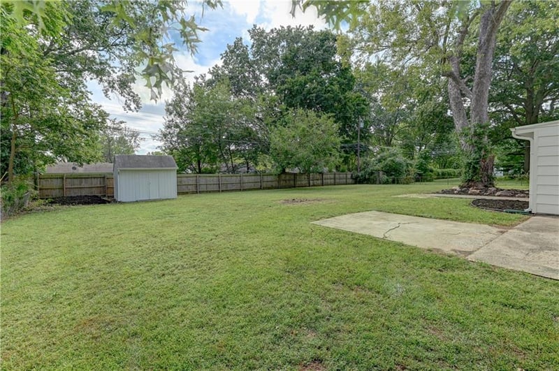 9409 E 65th St, Raytown, MO 64133
