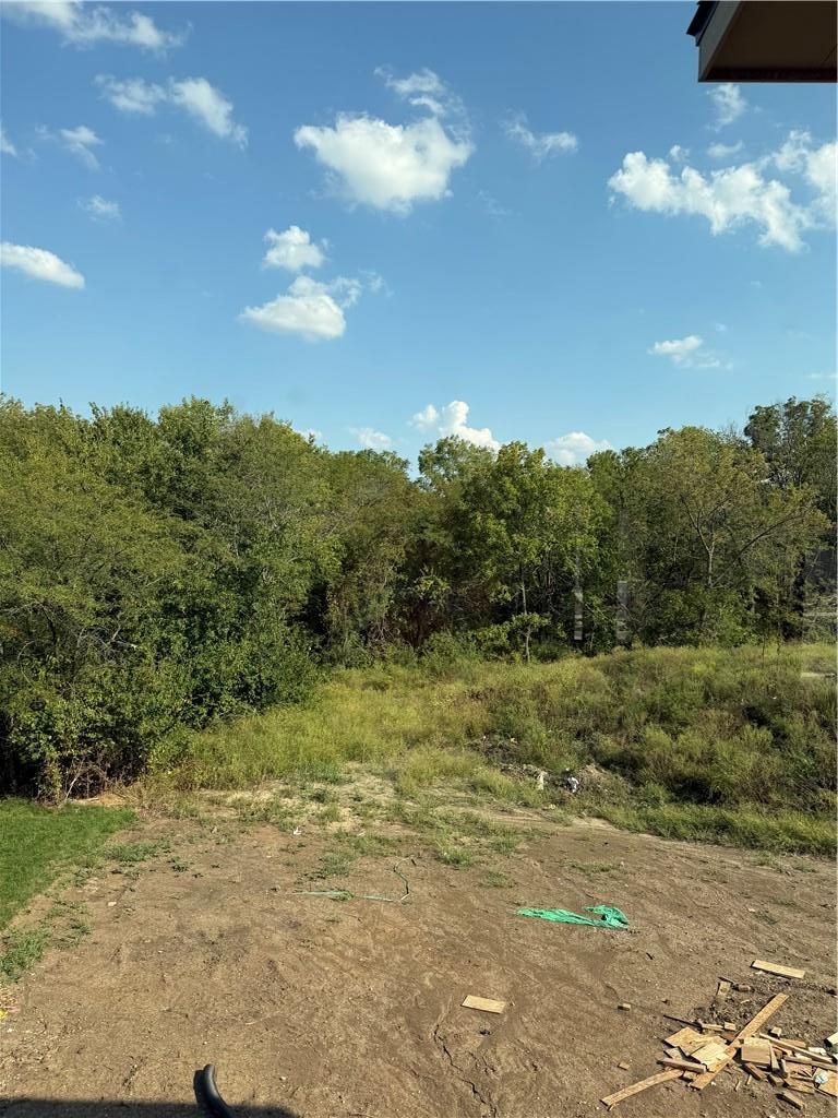 833 Reed Dr, Raymore, MO 64083
