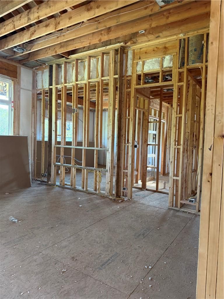 833 Reed Dr, Raymore, MO 64083