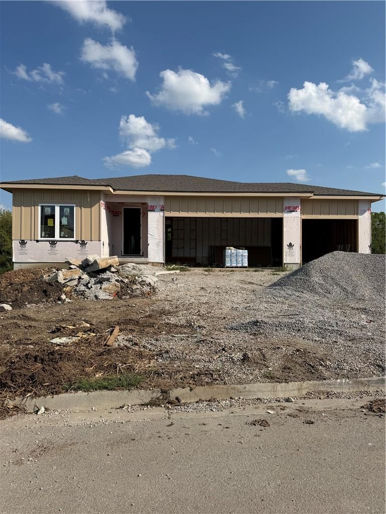 833 Reed Dr, Raymore, MO 64083