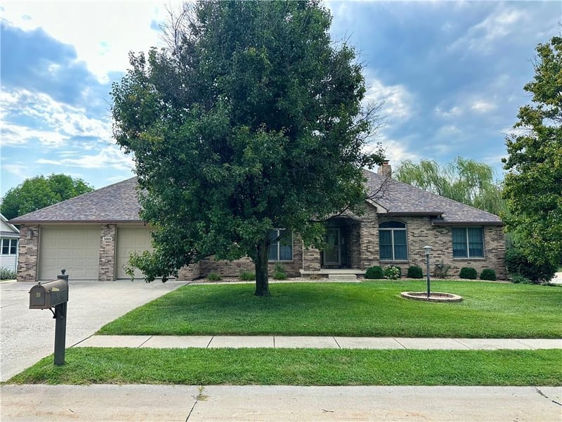 3008 Woods Ct, St Joseph, MO 64505