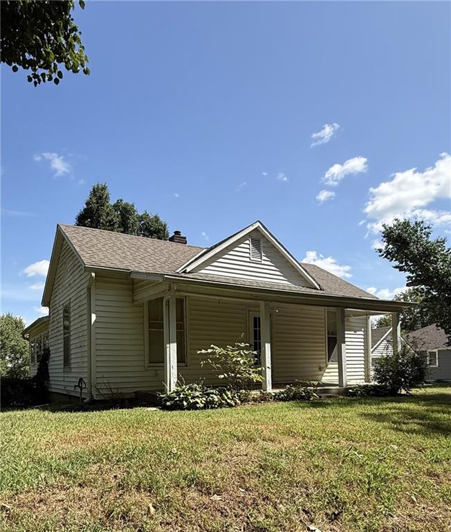 2403 N 2nd St, St Joseph, MO 64505