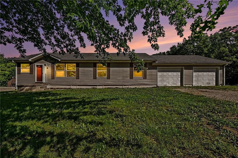 39232 Fitch Rd, Richmond, MO 64085