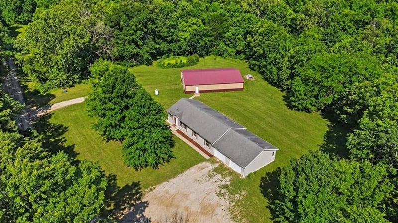 39232 Fitch Rd, Richmond, MO 64085