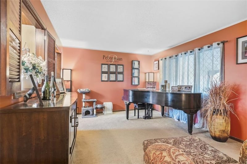 805 Ann Ave, Harrisonville, MO 64701