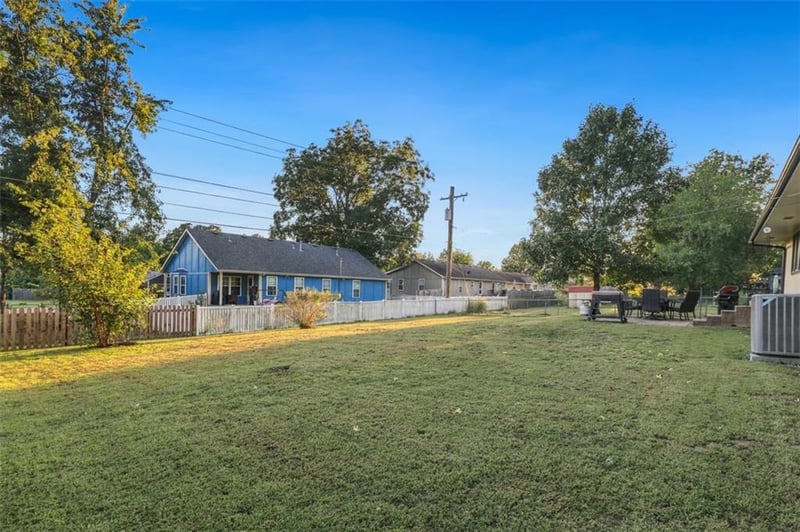 805 Ann Ave, Harrisonville, MO 64701