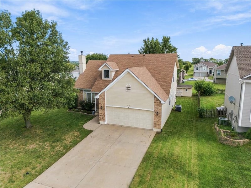 1112 Camelot Dr, Raymore, MO 64083