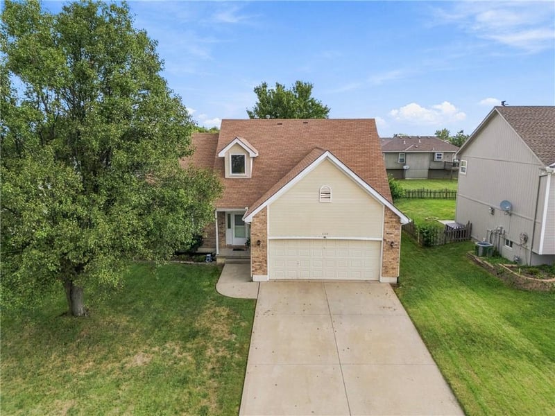 1112 Camelot Dr, Raymore, MO 64083