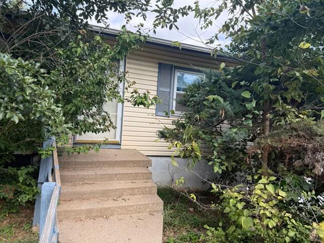 9206 E 44th St, Kansas City, MO 64133