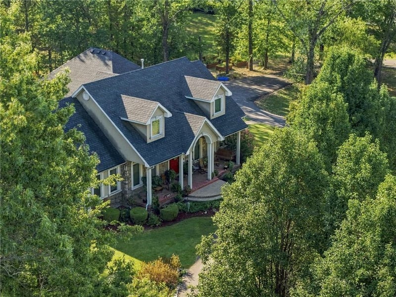 701 Tanglewoods Dr, Pittsburg, KS 66762