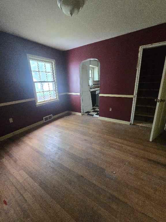 2305 W 73rd St, Prairie Village, KS 66208