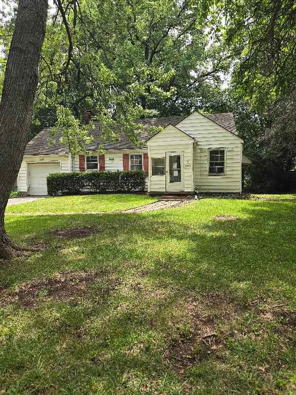 2305 W 73rd St, Prairie Village, KS 66208