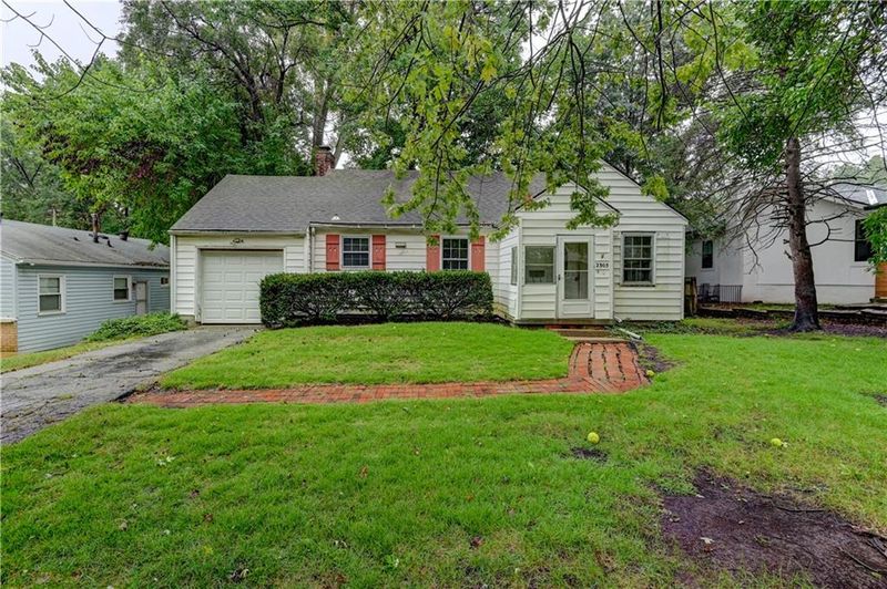 2305 W 73rd St, Prairie Village, KS 66208