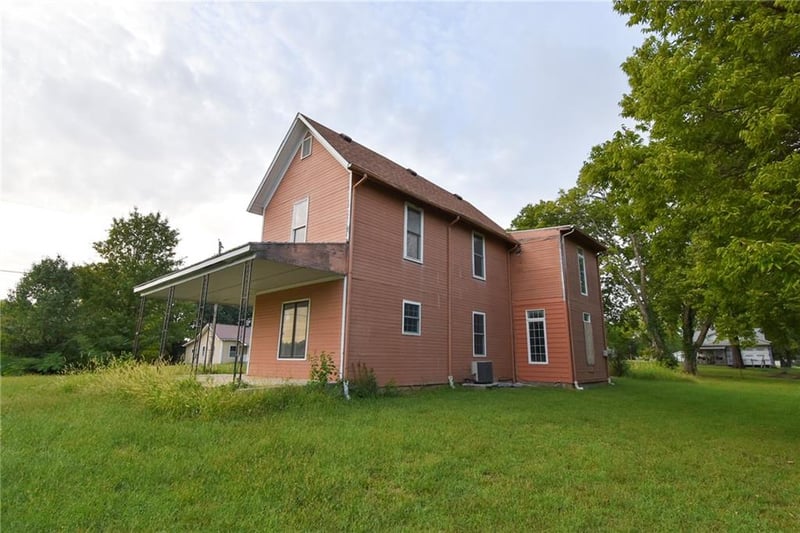 344 W 10th St, Horton, KS 66439