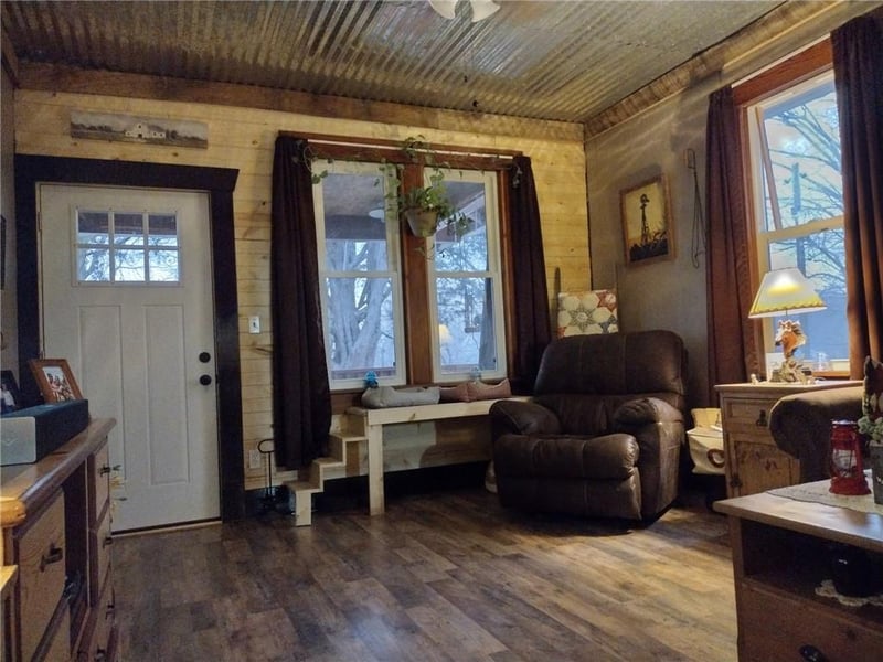 10801 SW Bluff Rd, St Joseph, MO 64504