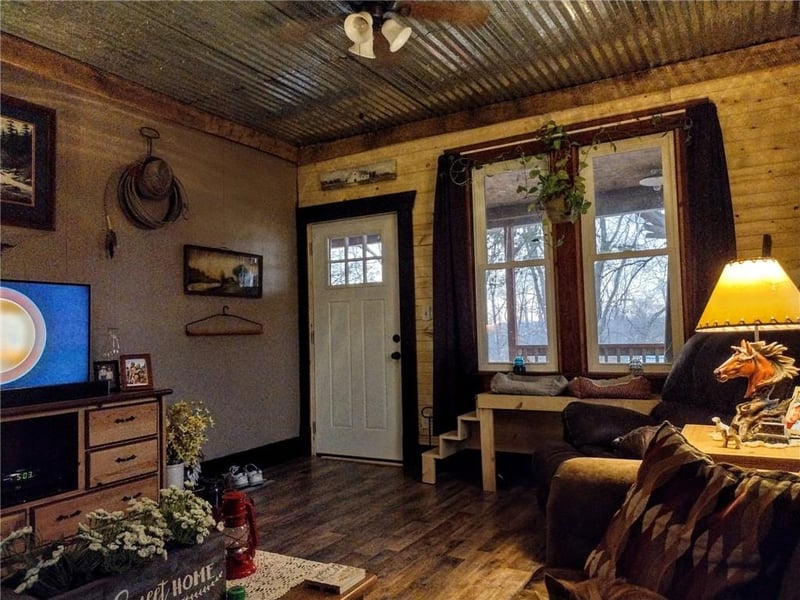 10801 SW Bluff Rd, St Joseph, MO 64504