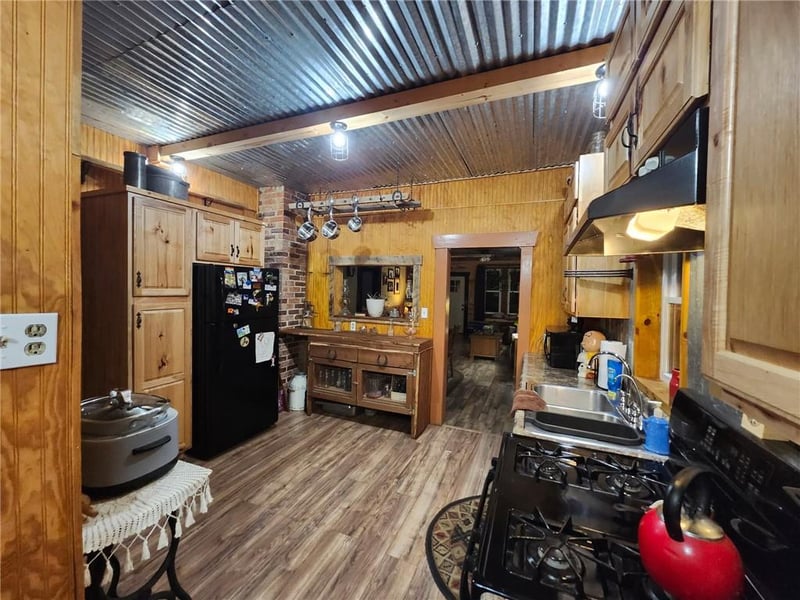 10801 SW Bluff Rd, St Joseph, MO 64504