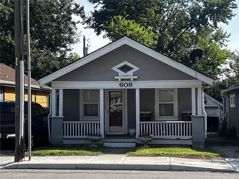 609 W 75th St, Kansas City, MO 64114
