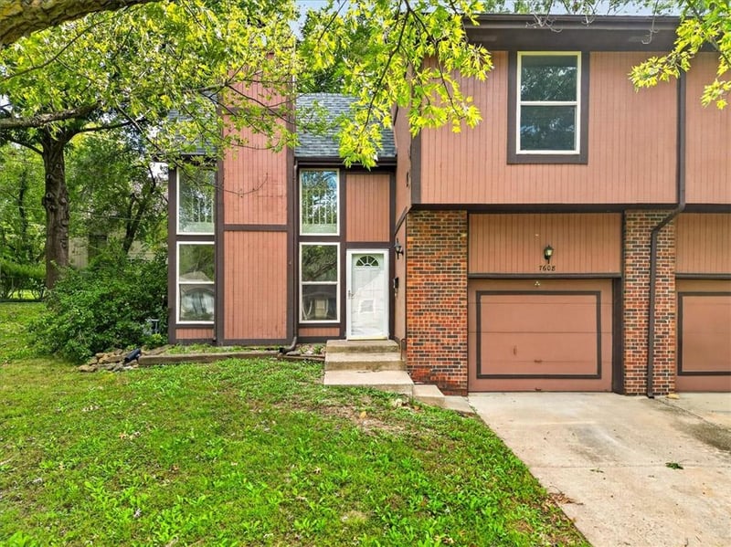 7606 W 86th St, Overland Park, KS 66212