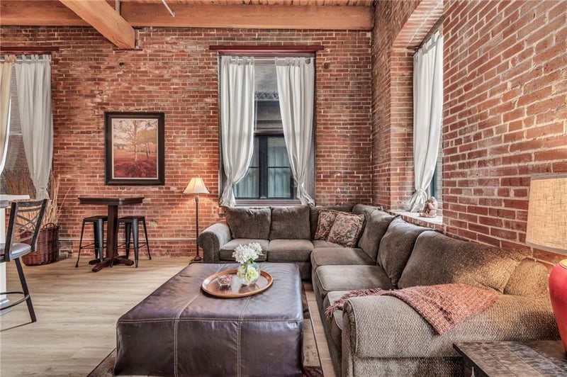 308 W 8th St #201, Kansas City, MO 64105