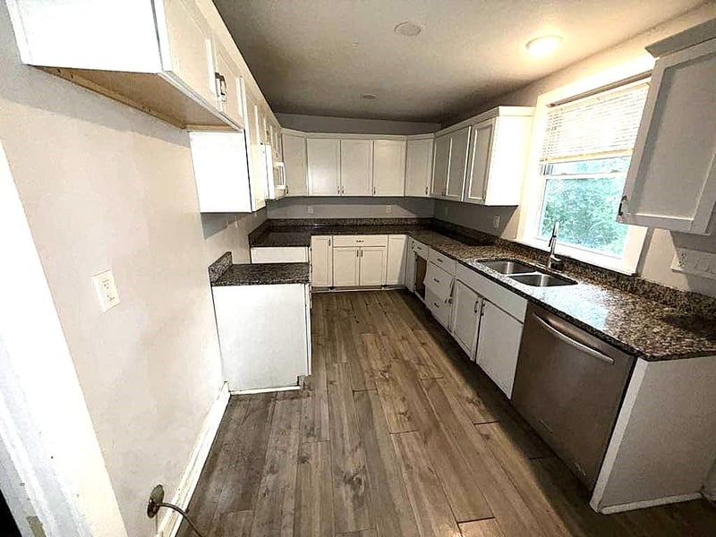 3249 E 28th St, Kansas City, MO 64128