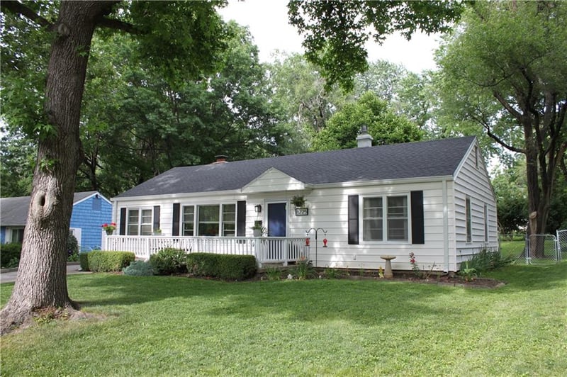 8225 Jarboe St, Kansas City, MO 64114