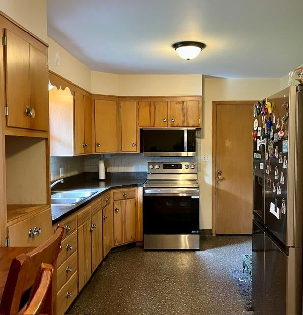2002 S 28th St, St Joseph, MO 64507