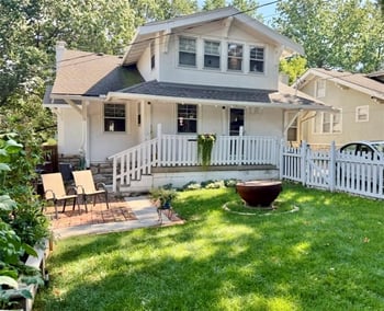 5828 Oak St, Kansas City, MO 64113