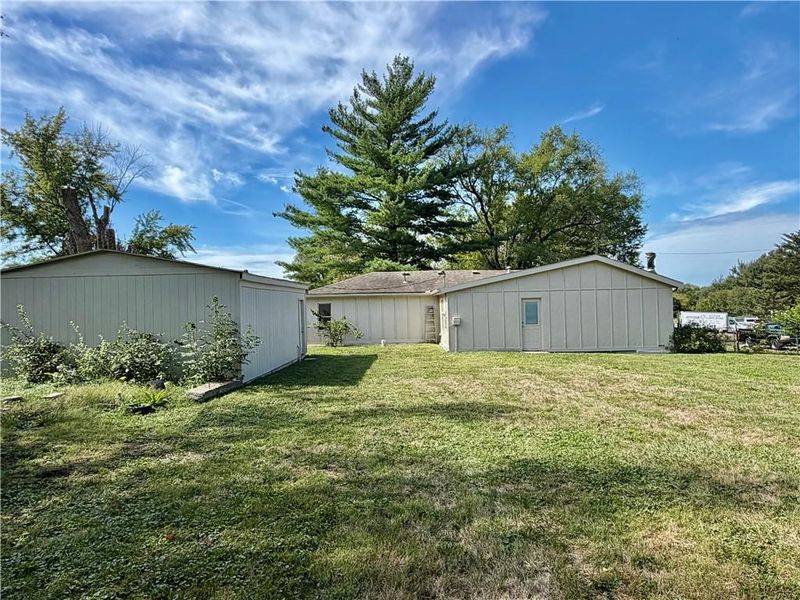 1611 SE Willow Rd, Lee's Summit, MO 64081