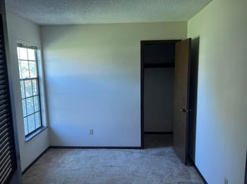 808 E 121st Ter, Kansas City, MO 64146