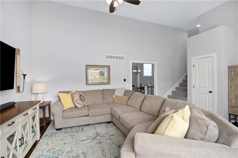 4204 Windward Dr, St Joseph, MO 64505