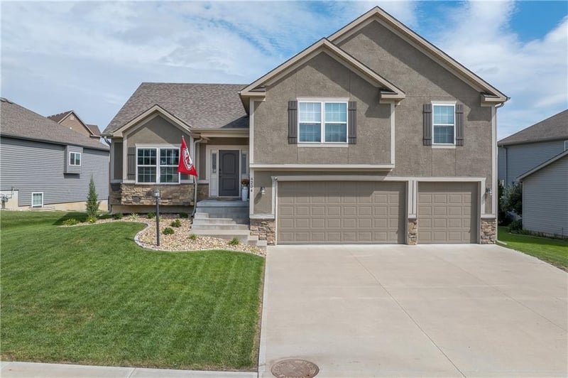 4204 Windward Dr, St Joseph, MO 64505