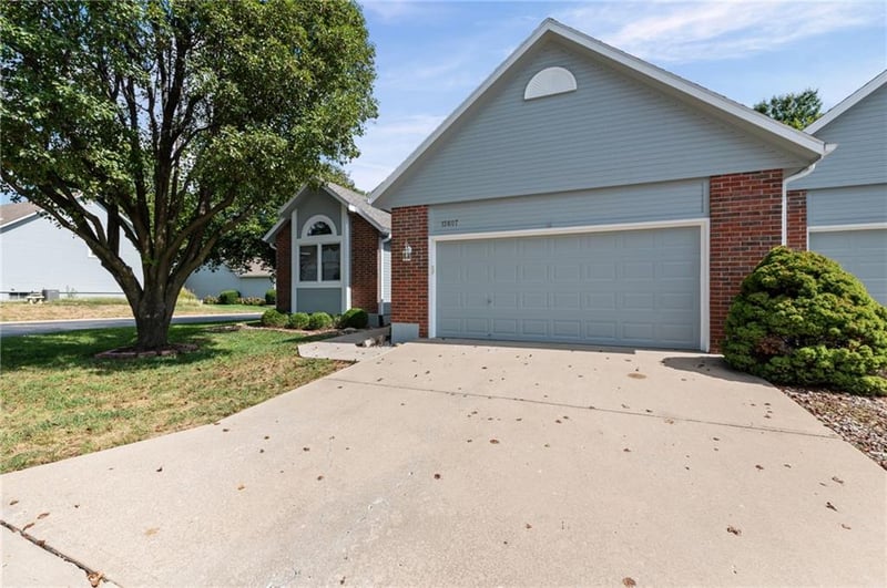 15607 Broadmoor St, Overland Park, KS 66223