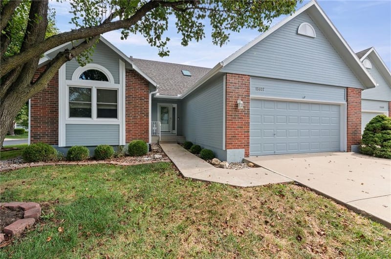 15607 Broadmoor St, Overland Park, KS 66223