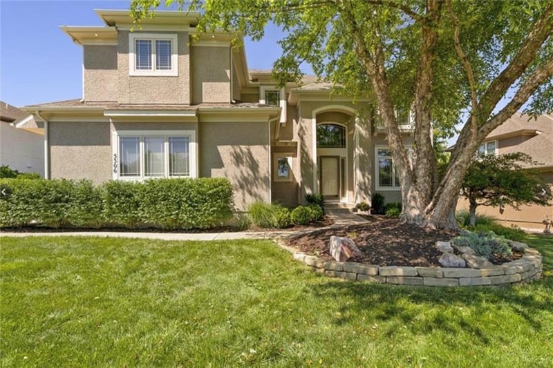 5306 W 165th Ter, Overland Park, KS 66085