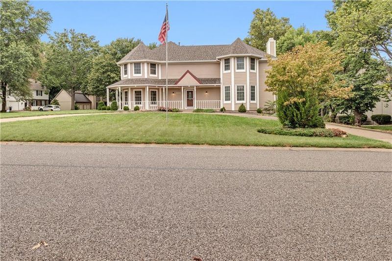 8523 Gillette St, Lenexa, KS 66215