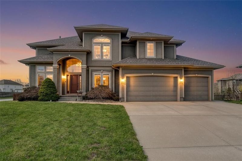 500 NE Woodpark Ln, Lee's Summit, MO 64086
