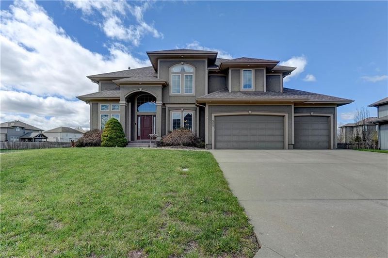 500 NE Woodpark Ln, Lee's Summit, MO 64086