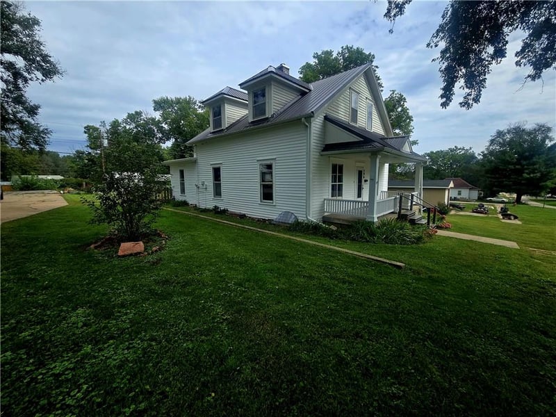 406 College St, Tarkio, MO 64491