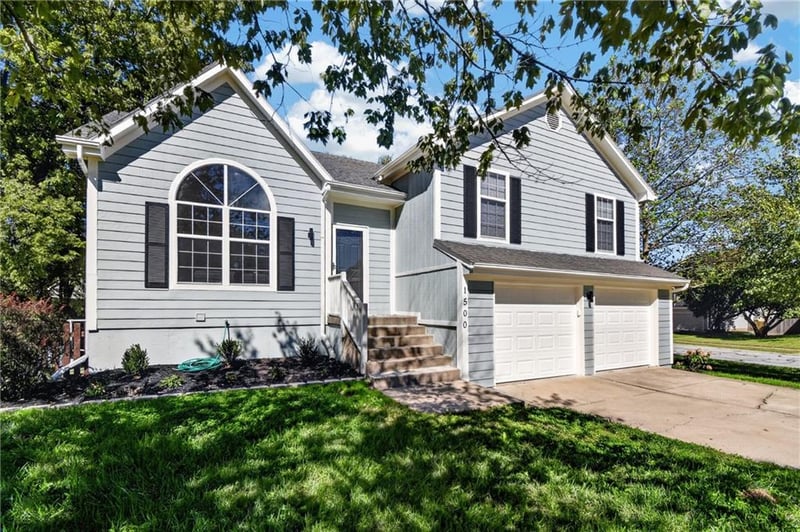 1500 NE Bronze Dr, Lee's Summit, MO 64086