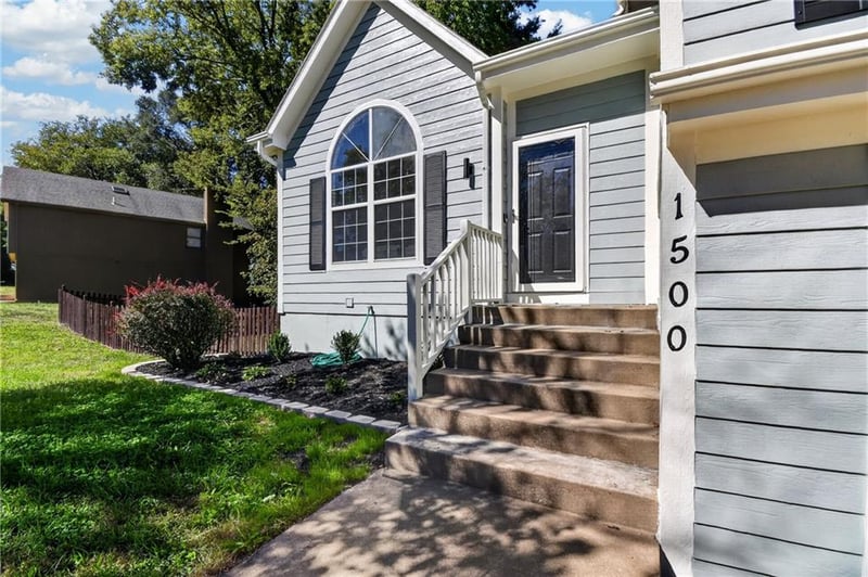 1500 NE Bronze Dr, Lee's Summit, MO 64086