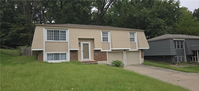 6442 NW 49th St, Kansas City, MO 64151
